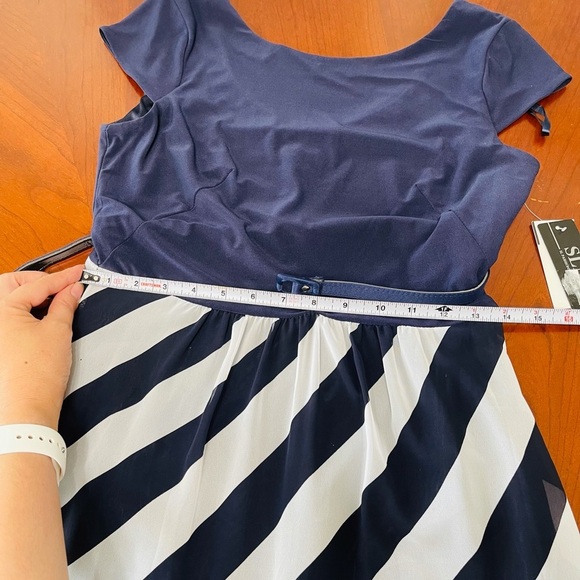 NWT SL Fashion Maxi Dress. Size 6. Navy Blue/Ivory. With belt included. - Picture 9 of 12